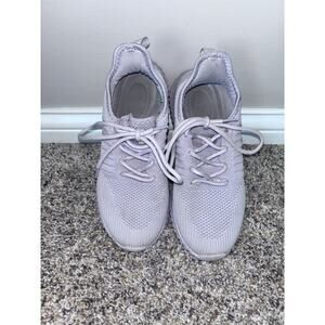 EUC SK*TRIP pale, pale lavendar lightweight walking shoe, size 37 (6/6.5)